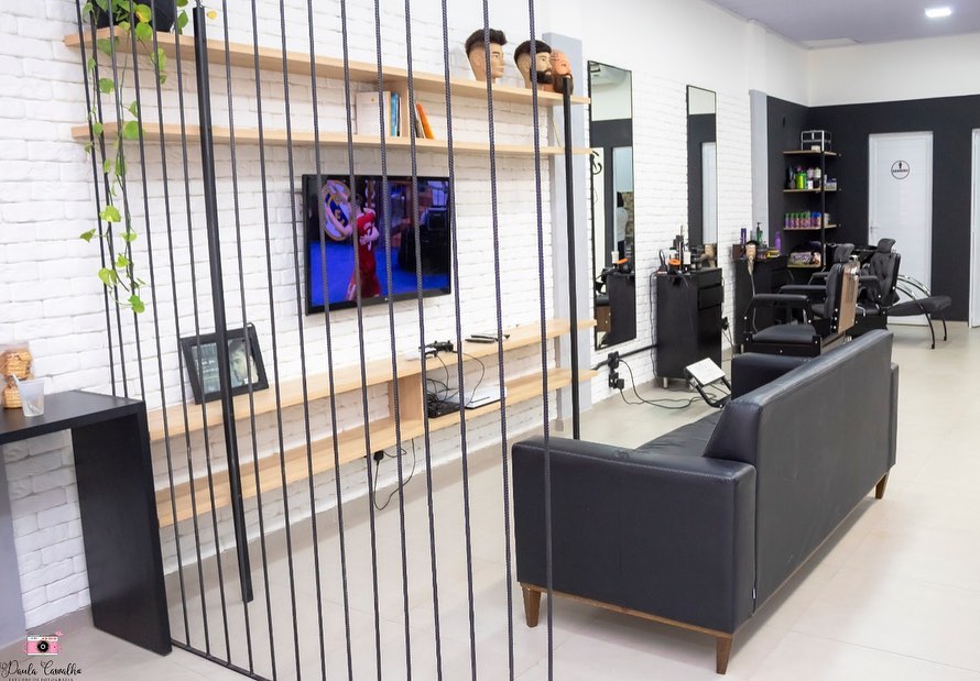 Interior da unidade Vila de Cava da Wellington Delone Barbearia